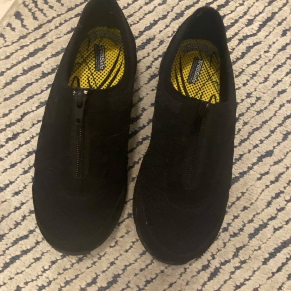 Non slip work shoes